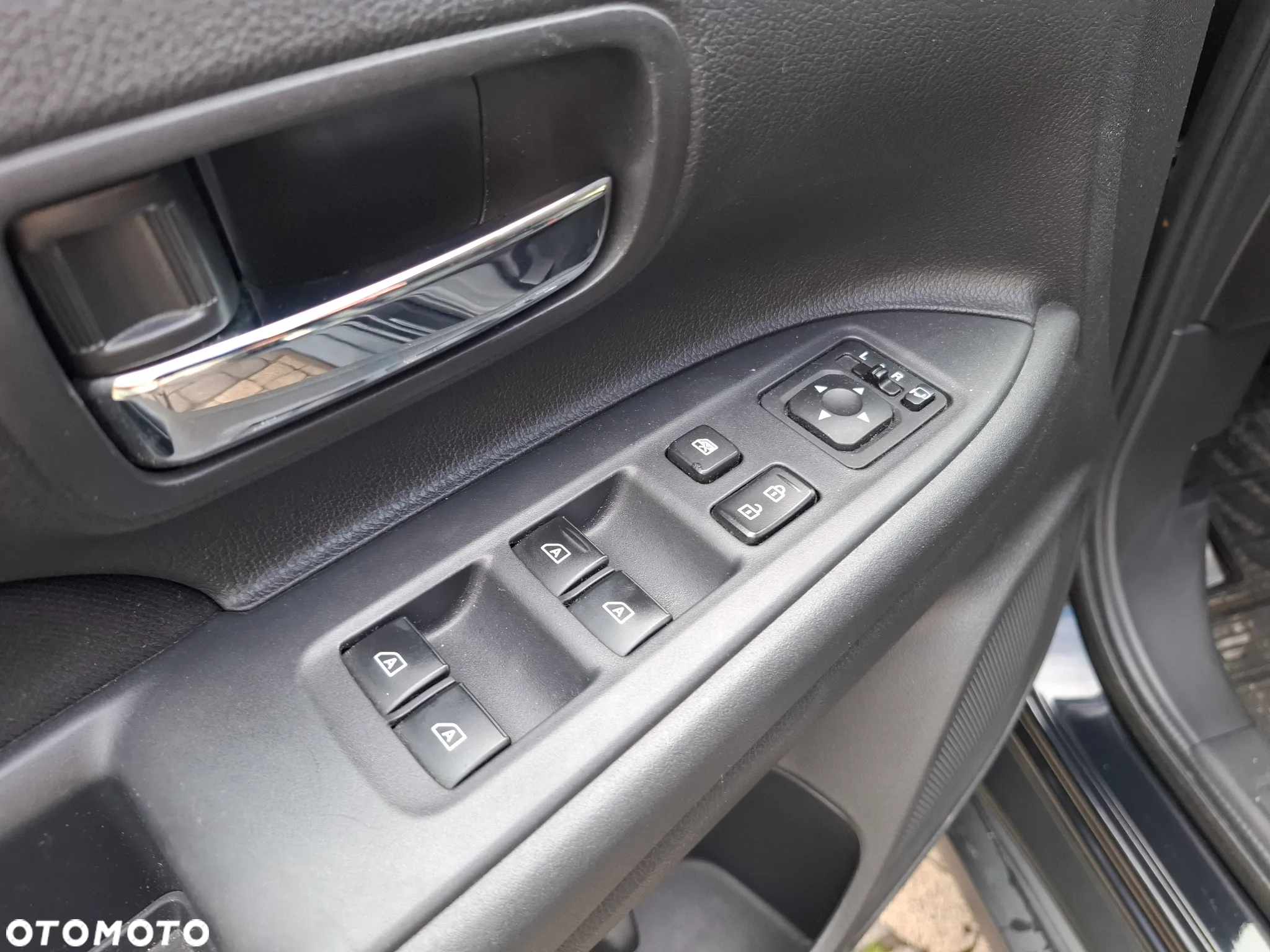 Mitsubishi Outlander 2.0 Intense 2WD CVT - 12