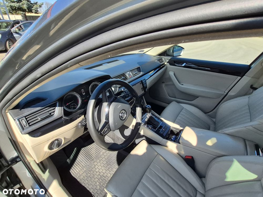 Skoda Superb 2.0 TDI L&K DSG - 17