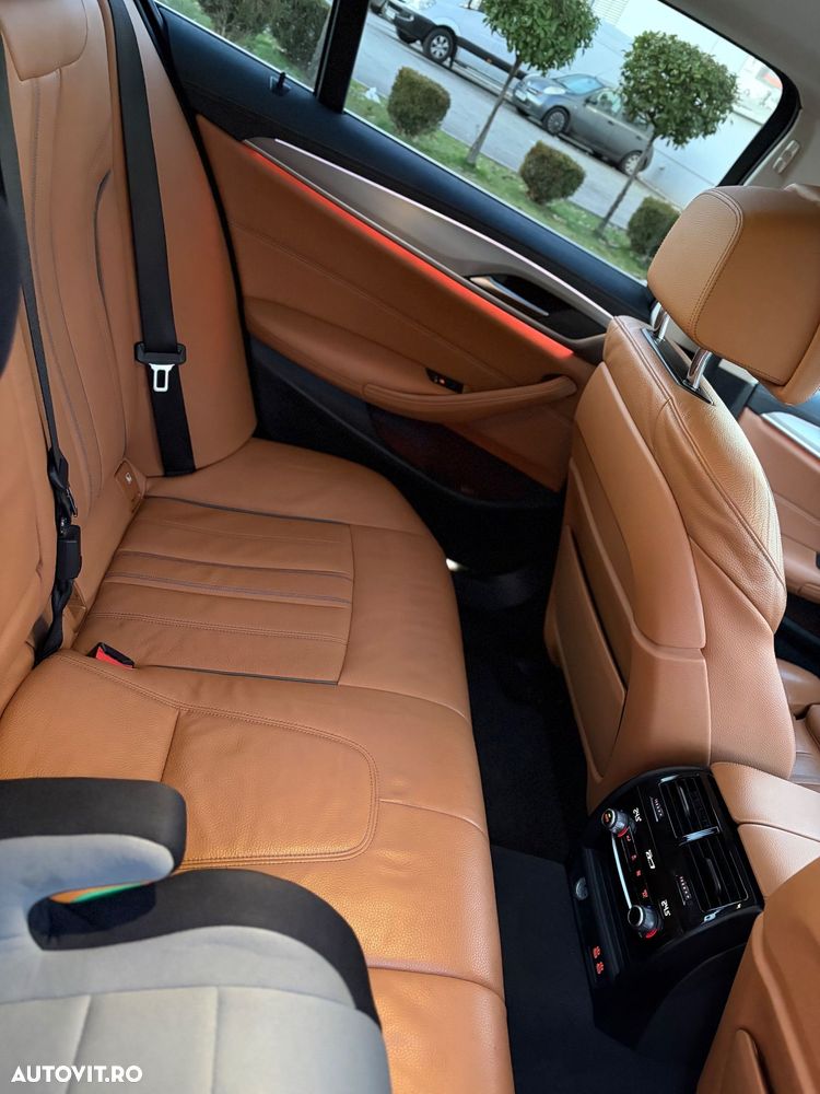 BMW Seria 5 530d xDrive AT MHEV - 26