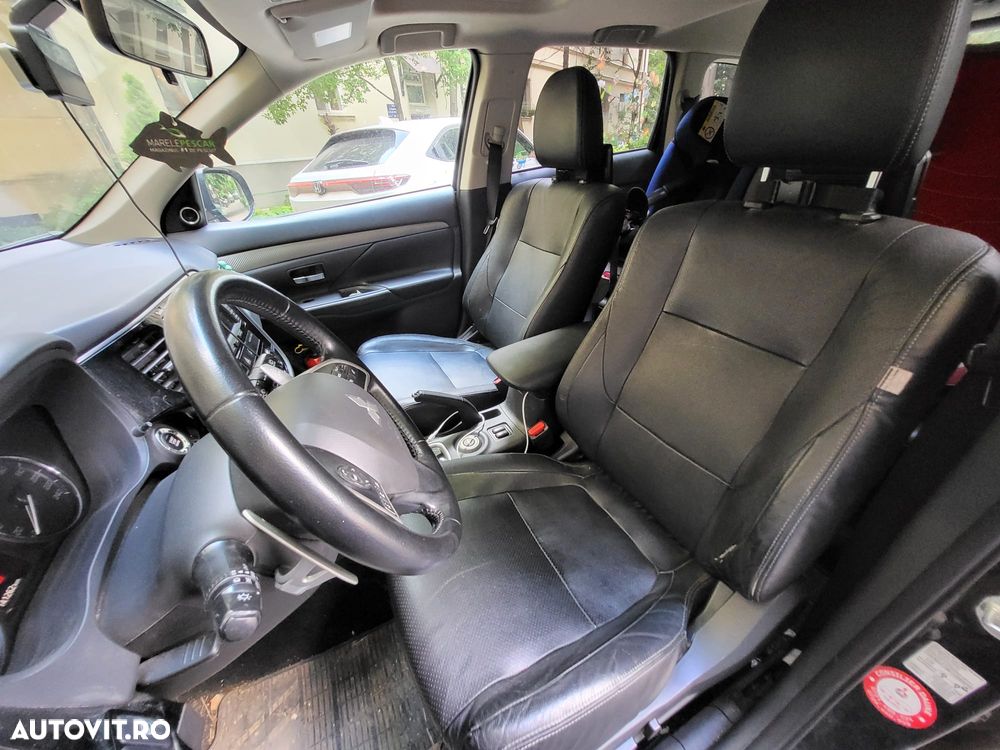 Mitsubishi Outlander - 3
