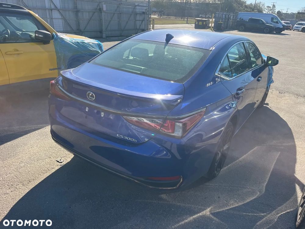 Lexus ES 300h F Sport - 4