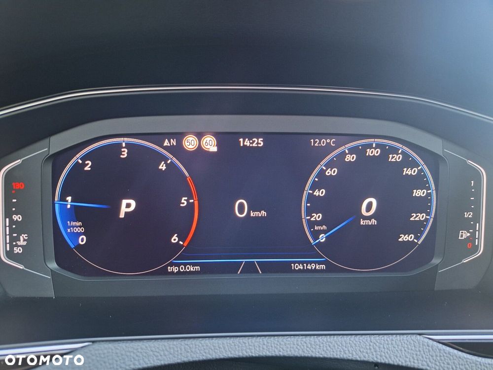 Volkswagen Passat - 36