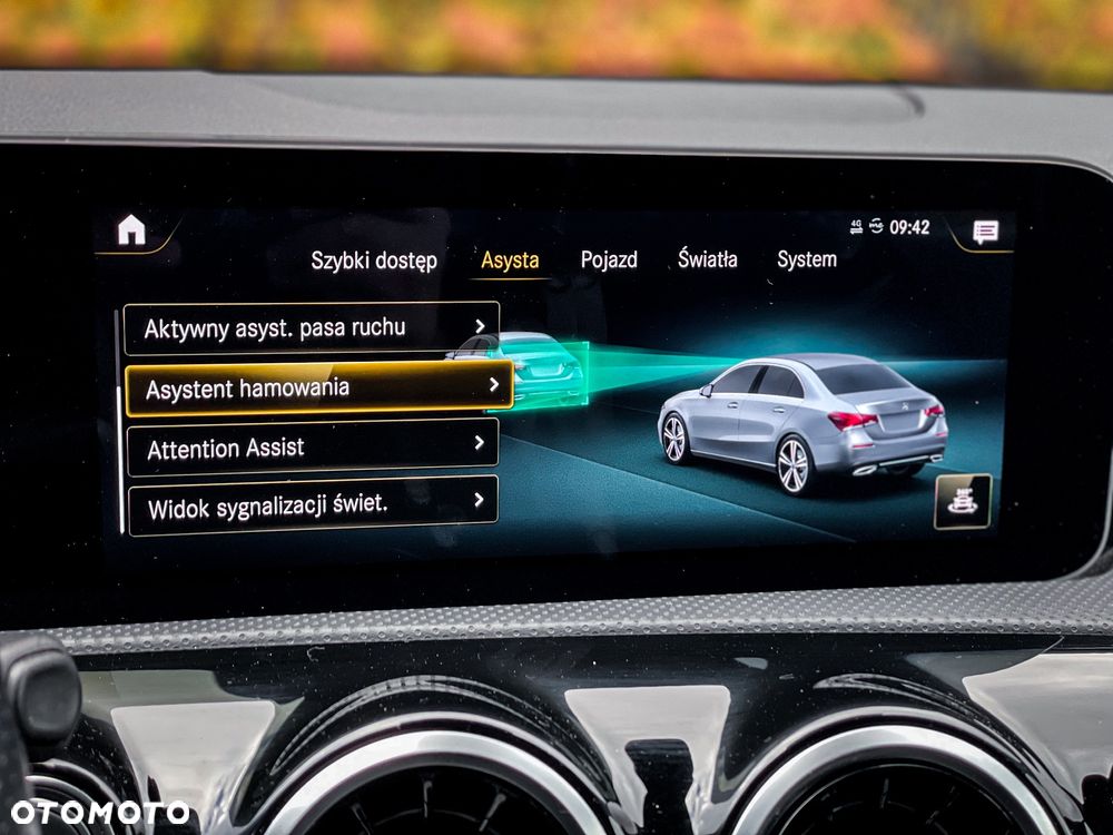 Mercedes-Benz Klasa A 180 7G-DCT AMG Line - 24