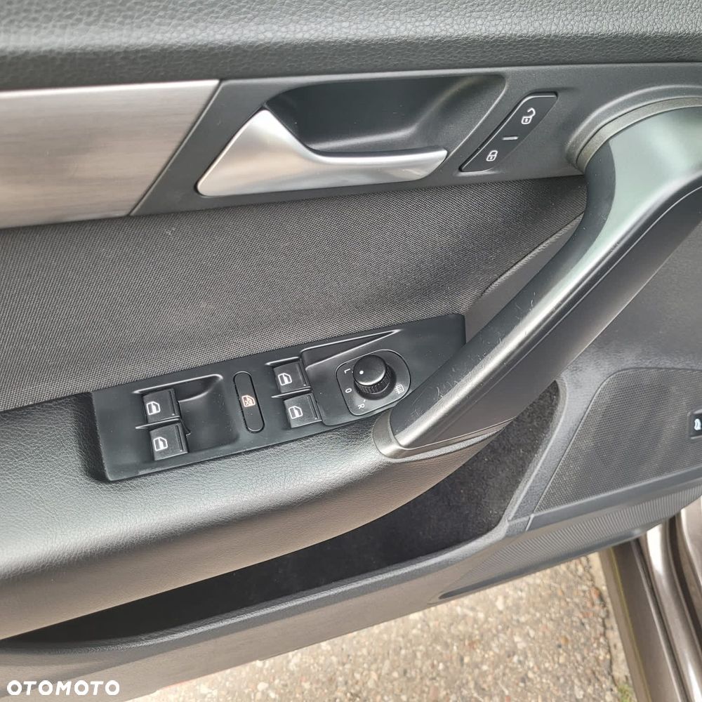 Volkswagen Passat 2.0 TDI Highline - 26