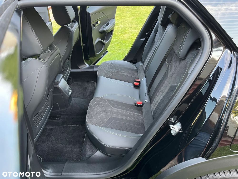 Peugeot 2008 PureTech 130 EAT8 GT - 26