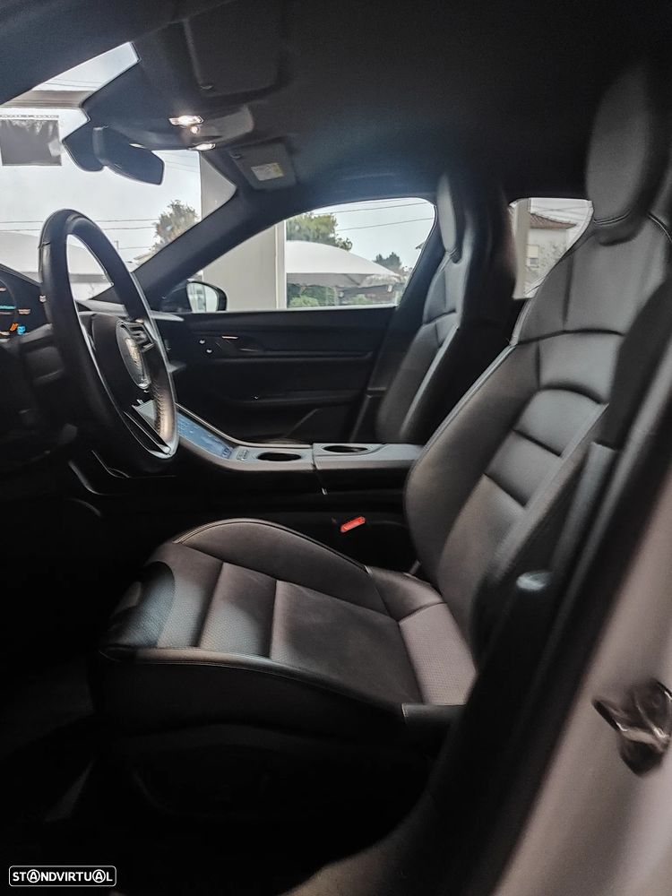 Porsche Taycan Cross Turismo 4 - 29