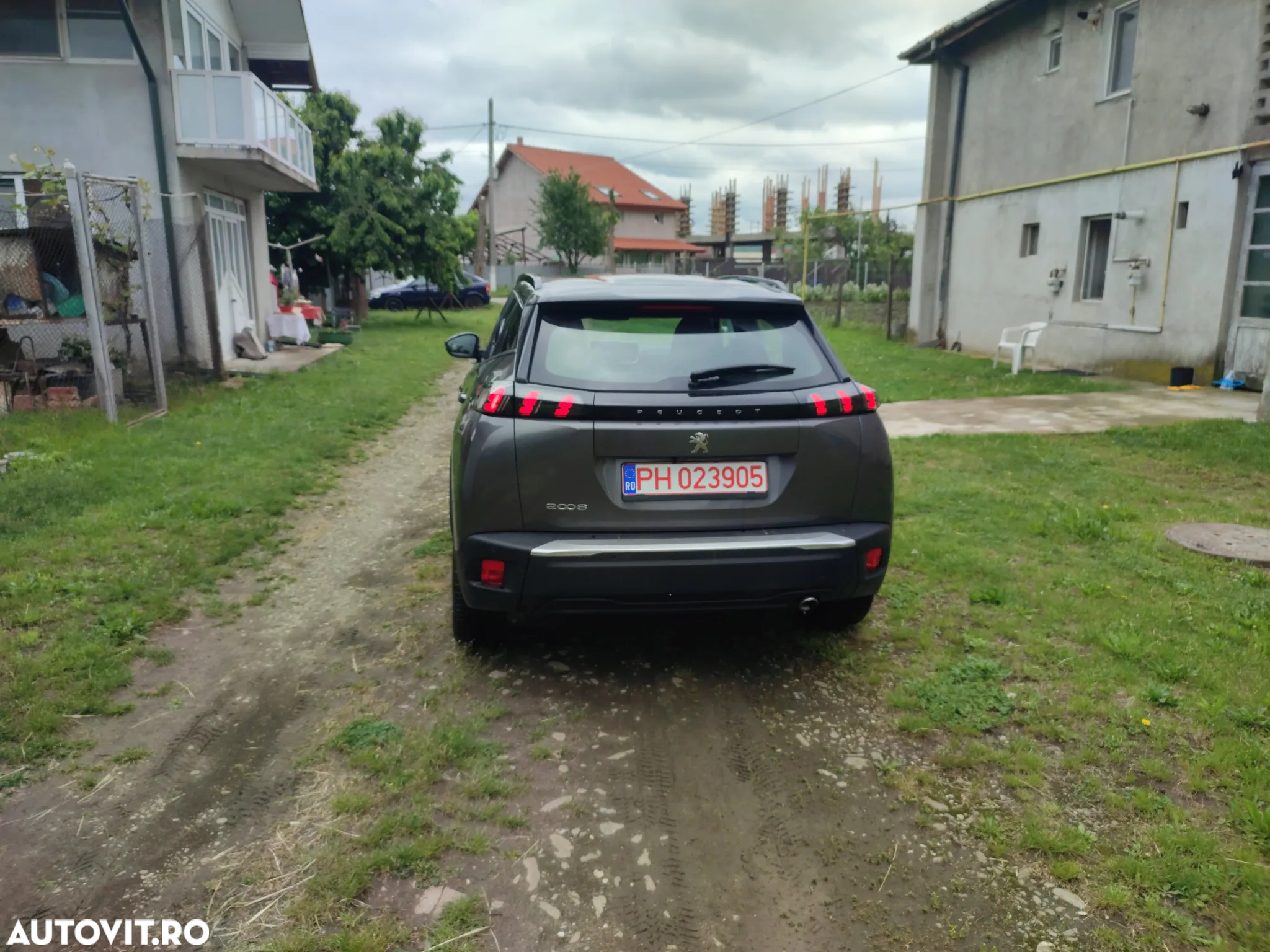 Peugeot 2008 1.5 BlueHDI 130 S&S EAT8 Allure - 13