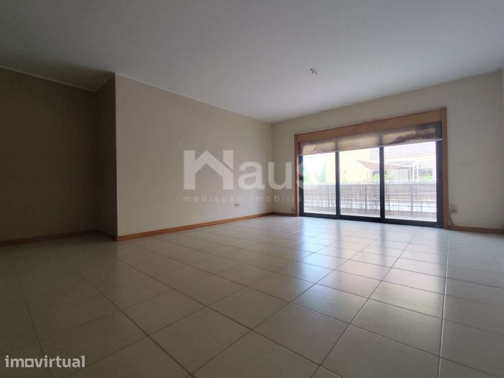 T3 com varanda Garagem e 1 lugar de parqueamento - Vila Serena - Grande imagem: 4/24