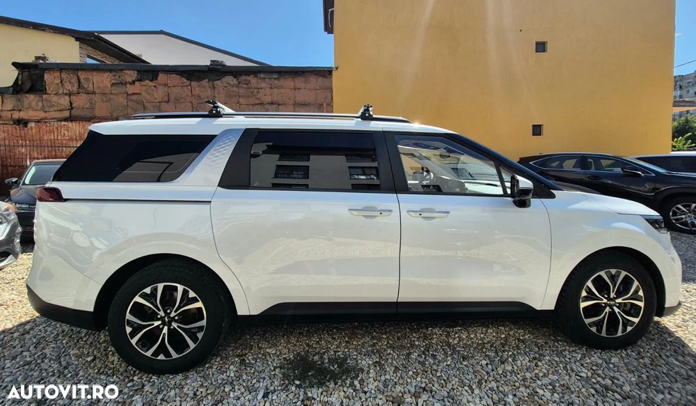Kia Carnival - 28