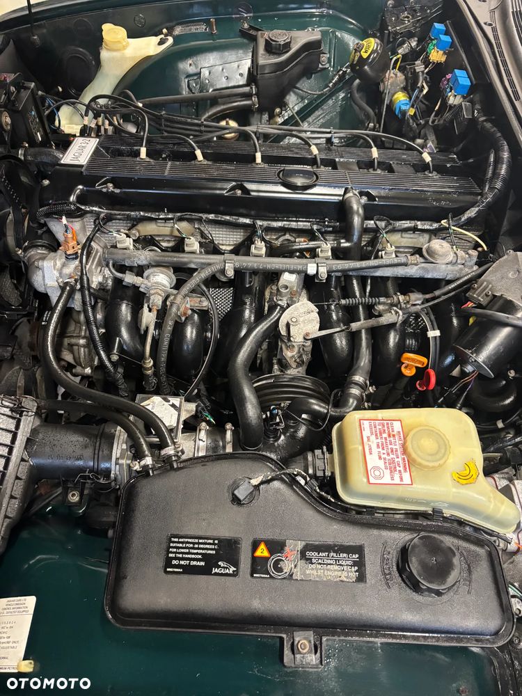 Jaguar XJ Soverign 3.2i - 12
