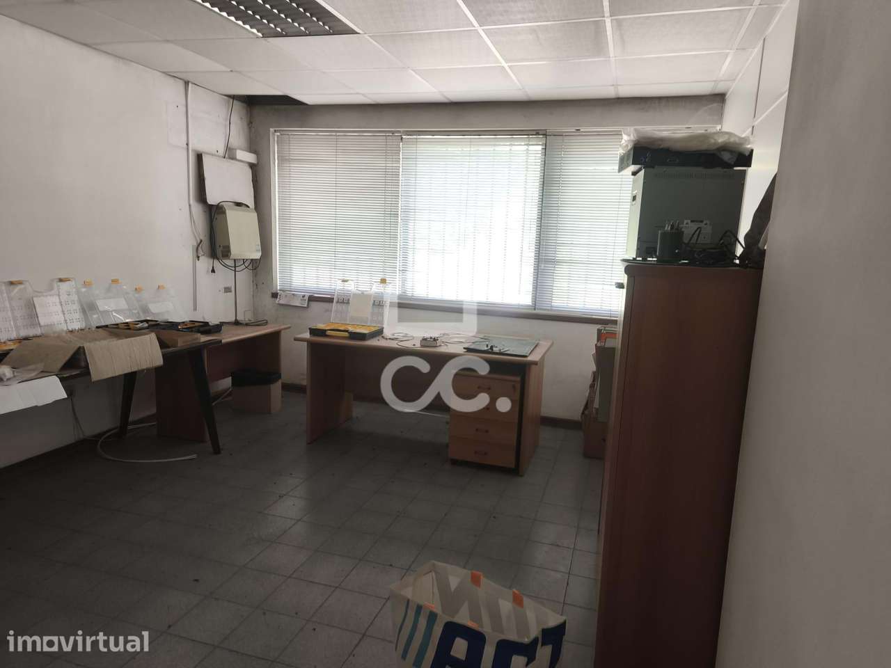Armazém com potencial em Oliveira, Famalicão - Grande imagem: 4/18