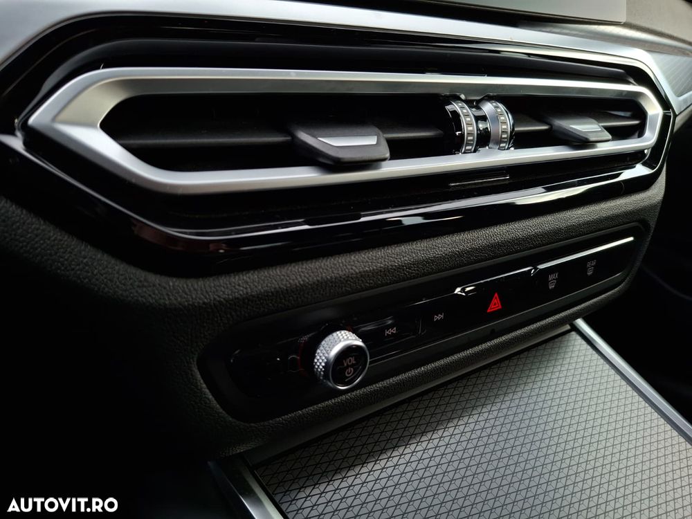 BMW Seria 3 330i AT - 32