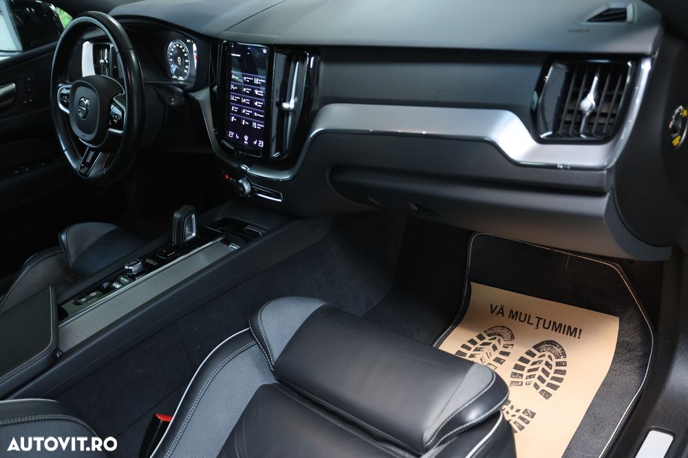 Volvo XC 60 T6 AWD Recharge Geartronic RDesign - 33