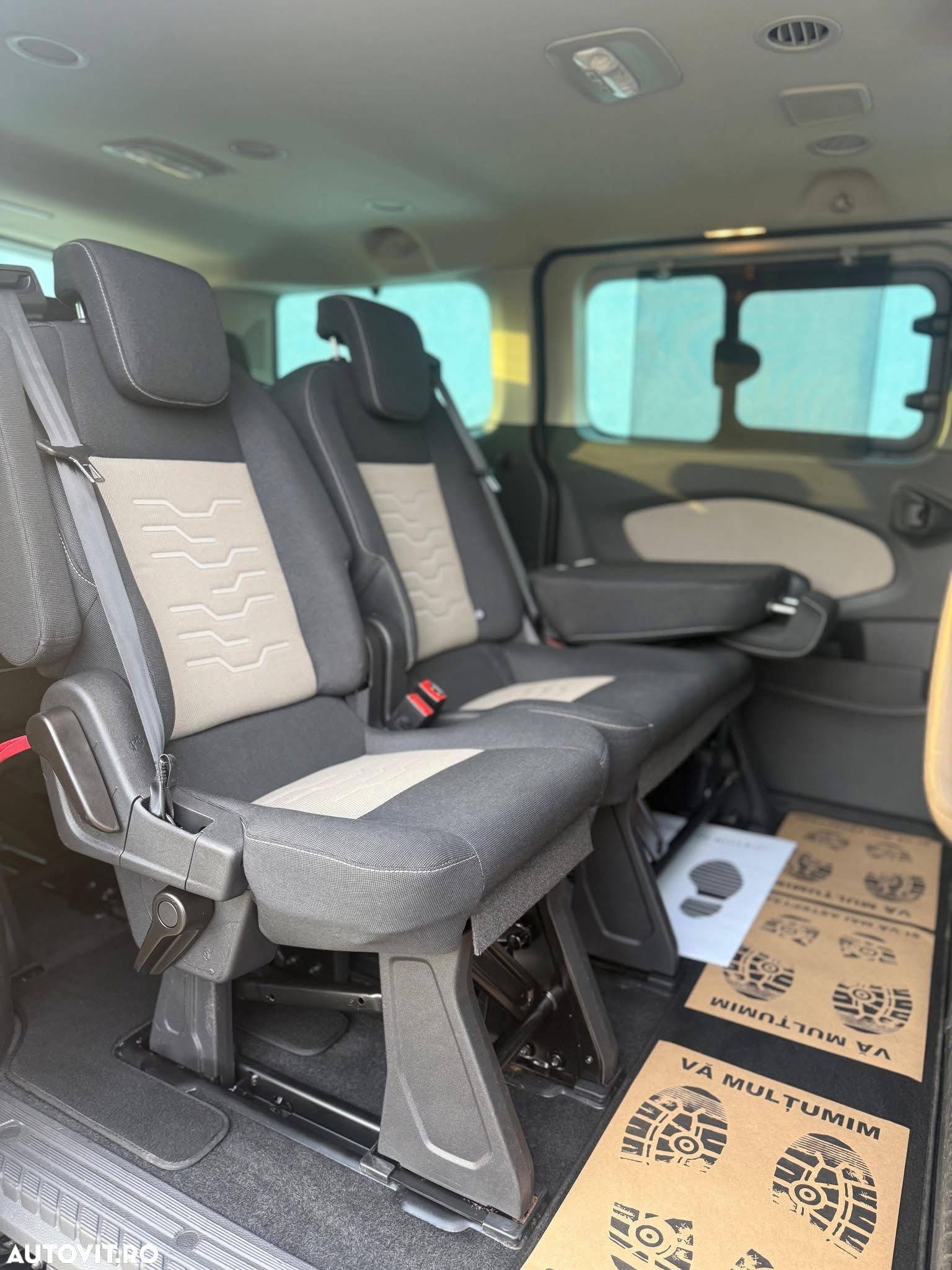 Ford Tourneo Custom Bus 320 2.0 EcoBlue 130 CP L1H1 Titanium - 9