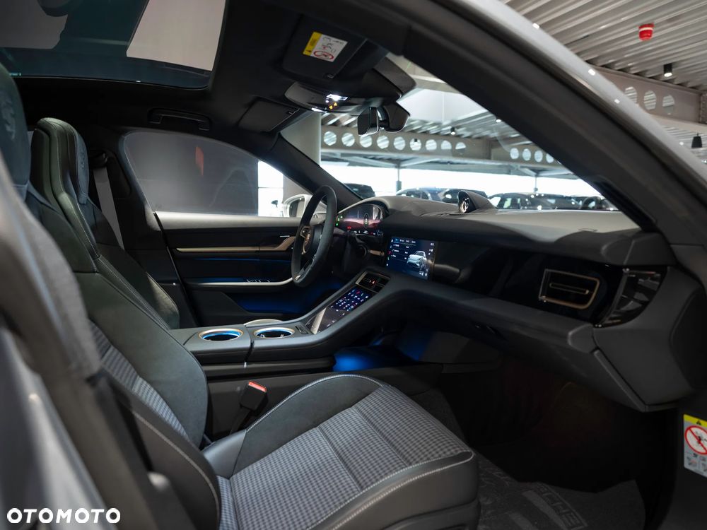 Porsche Taycan 4 - 20