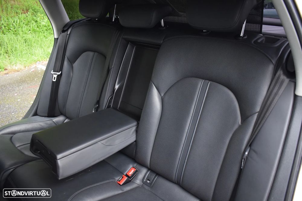 Audi A6 Avant 2.0 TDi Exclusive S tronic - 35