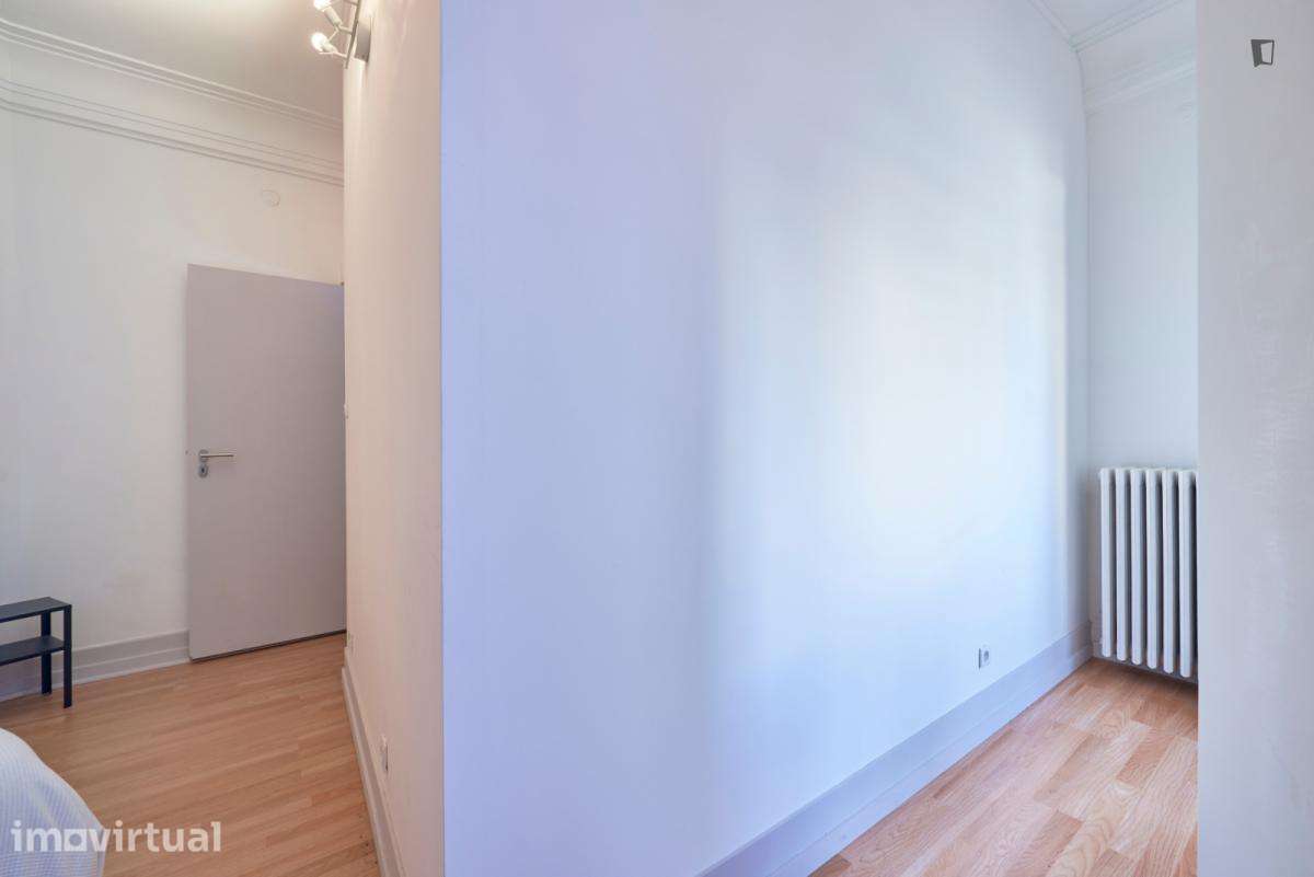Quarto - localizado em Marquês de Pombal Lisbon - Grande imagem: 4/54