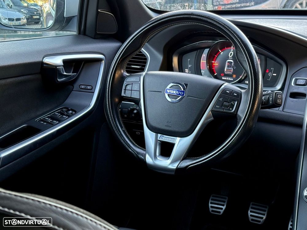Volvo XC 60 2.0 D4 R-Design - 11
