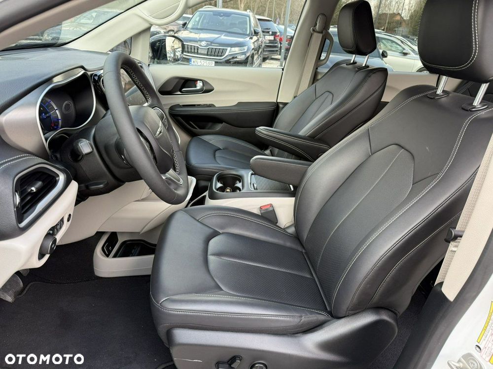 Chrysler Pacifica - 15