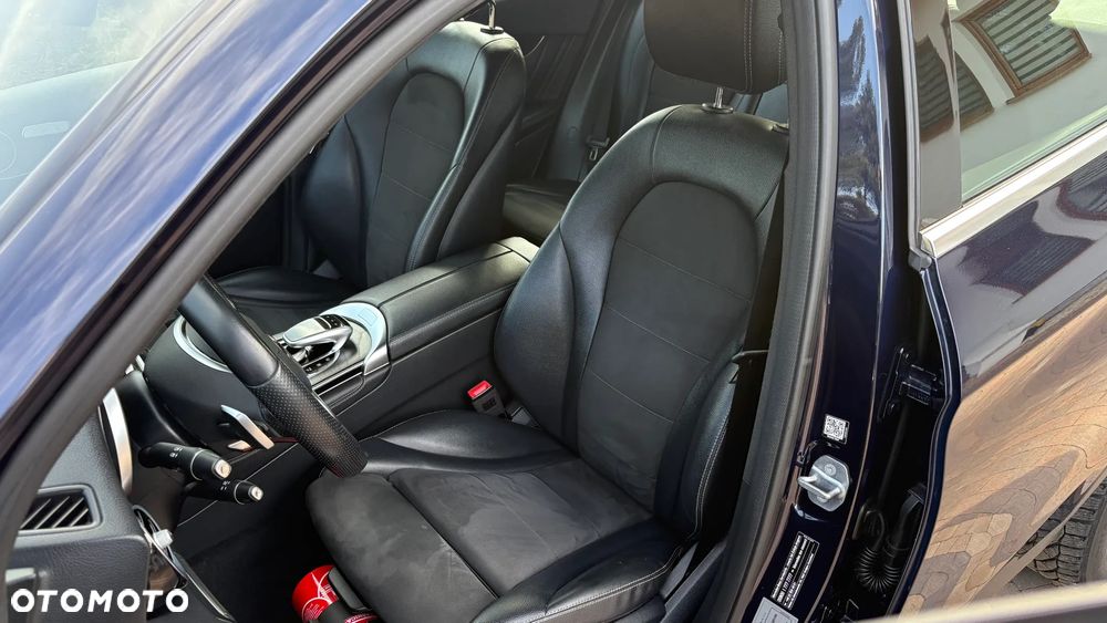 Mercedes-Benz GLC 250 4Matic 9G-TRONIC AMG Line - 29