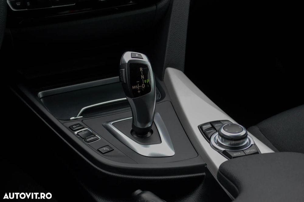 BMW Seria 3 320d Aut. Advantage - 30