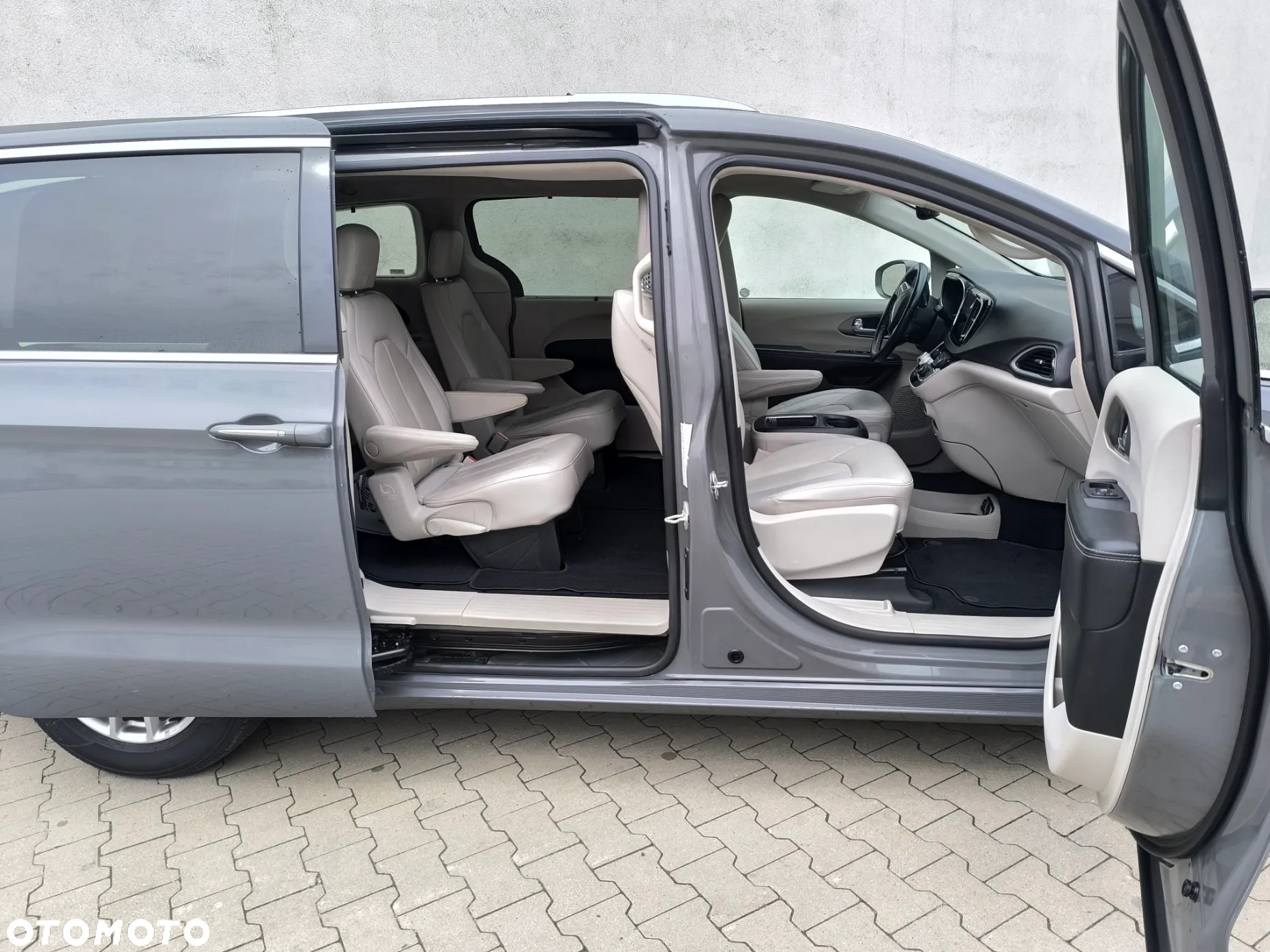 Chrysler Pacifica - 6