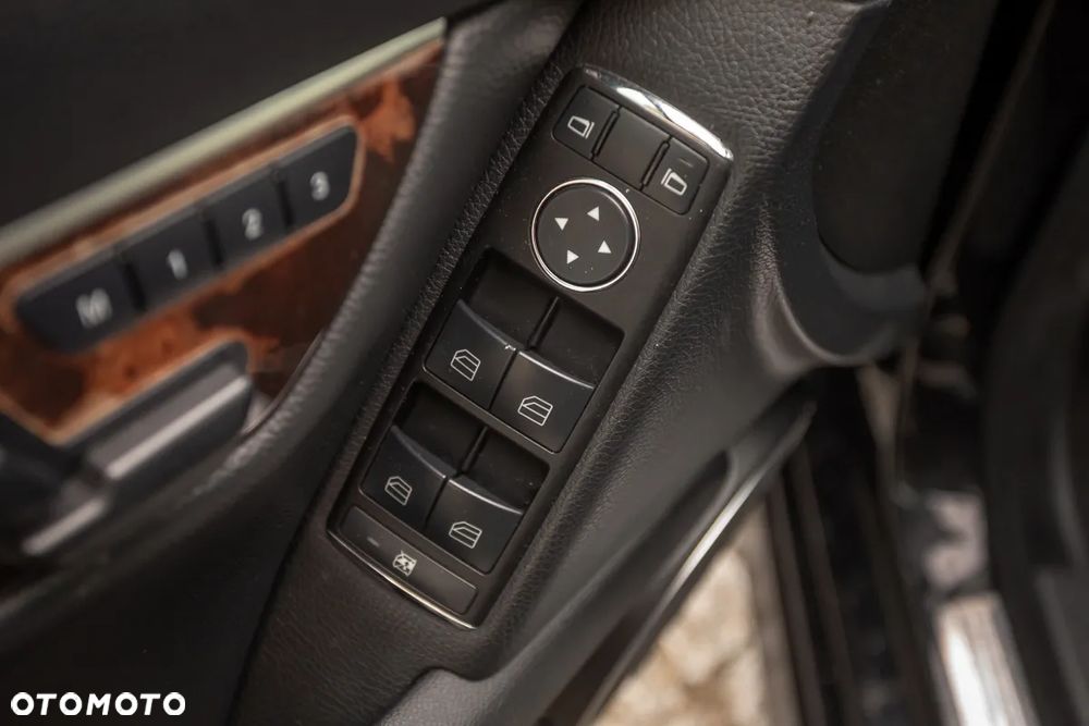 Mercedes-Benz Klasa C 300 7G-TRONIC - 26