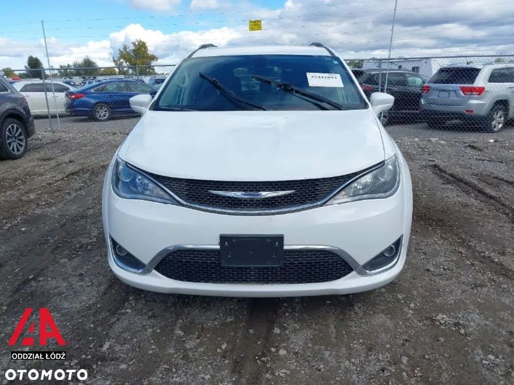 Chrysler Pacifica - 8