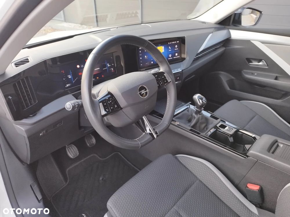 Opel Astra 1.2 Turbo Edition - 24