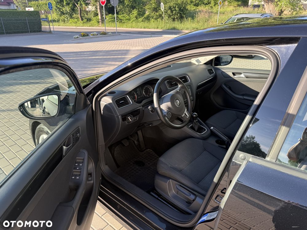 Volkswagen Jetta 1.6 TDI Comfortline - 16