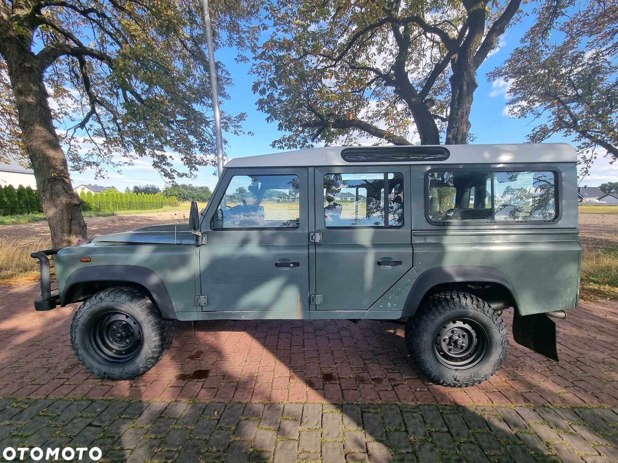 Land Rover Defender - 12