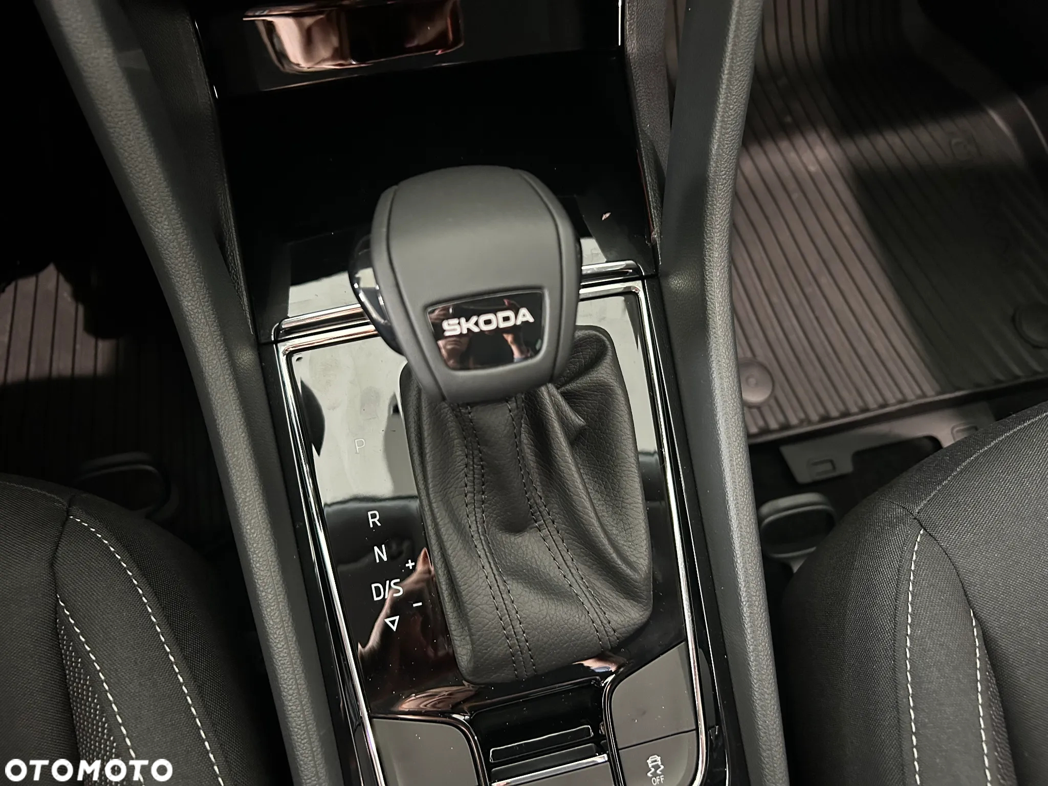 Skoda Karoq 1.5 TSI ACT Selection DSG - 16
