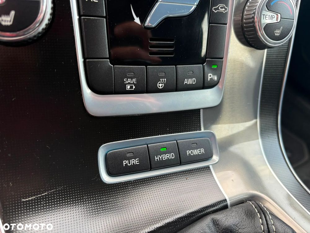 Volvo V60 D6 AWD Plug-in Hybrid R-Design Momentum - 19
