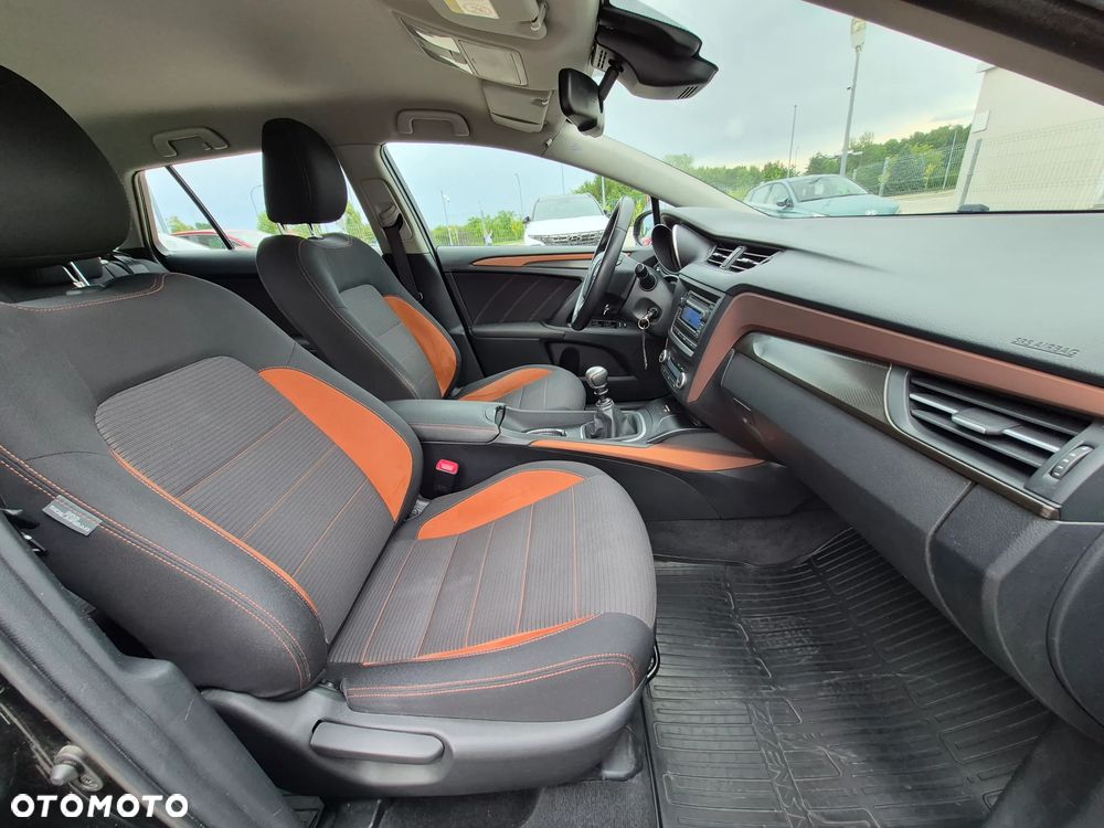 Toyota Avensis 1.8 Premium - 17