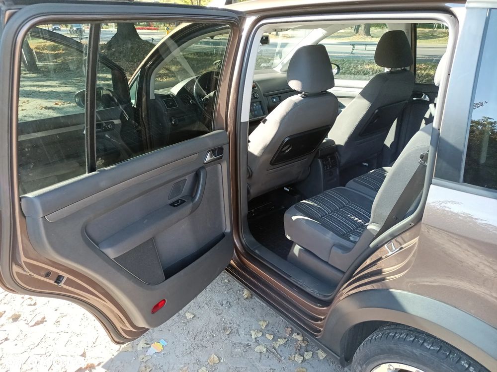 Volkswagen Touran - 10