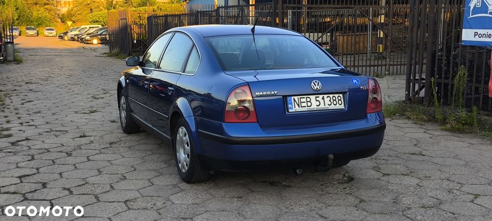 Volkswagen Passat - 4
