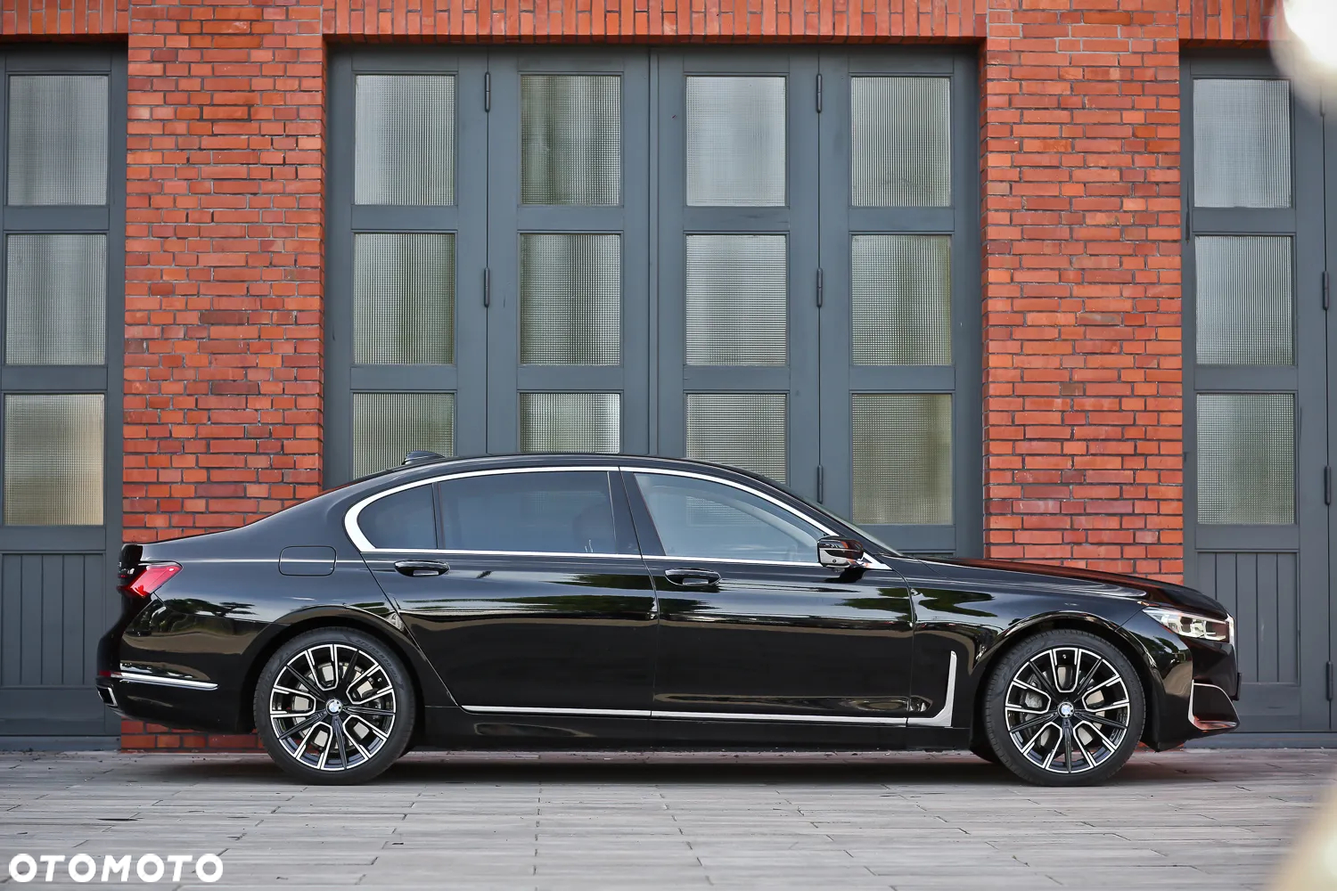 BMW Seria 7 750Li xDrive - 2