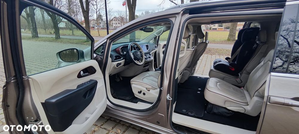 Chrysler Pacifica - 39