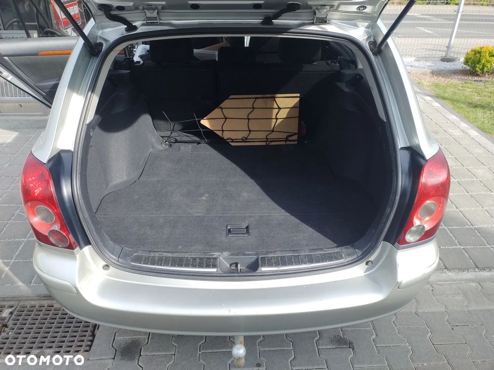 Toyota Avensis 2.0 D-4D Sol - 10