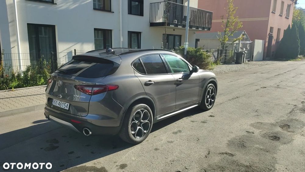 Alfa Romeo Stelvio - 18