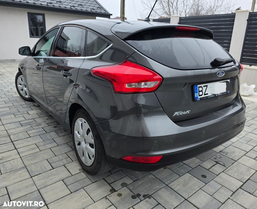 Ford Focus 1.5 TDCi Powershift Titanium - 4
