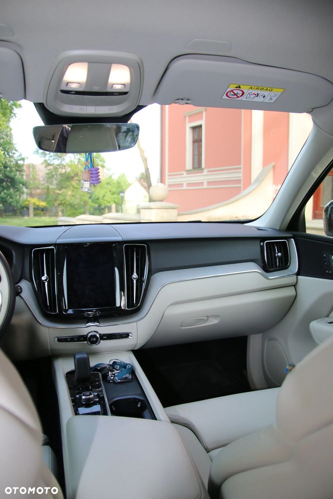 Volvo XC 60 B4 D Plus Bright - 28