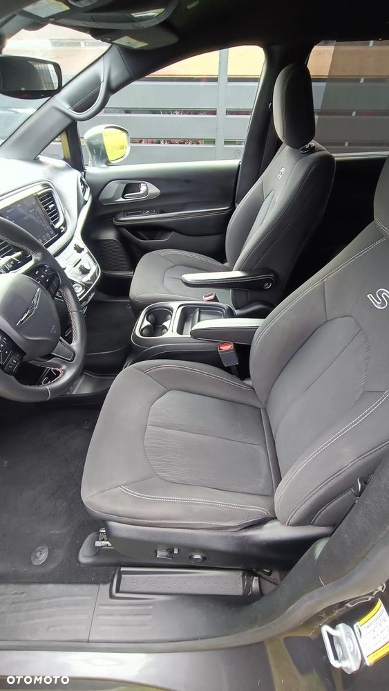 Chrysler Pacifica - 28