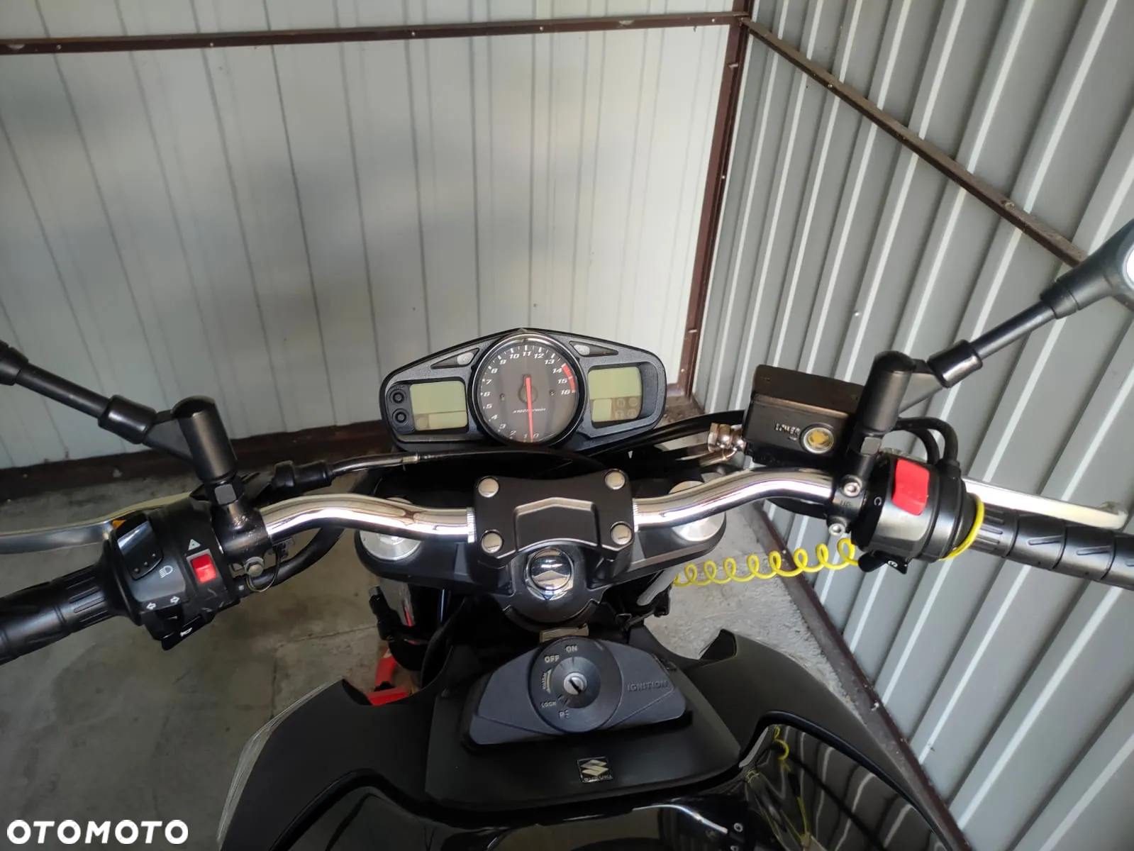Suzuki GSR - 6
