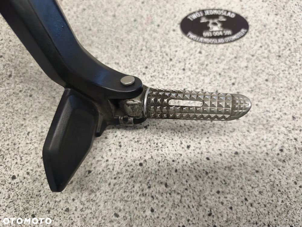 Set prawy tył, podnóżek pasażera Triumph Trident 660 2022 - 6