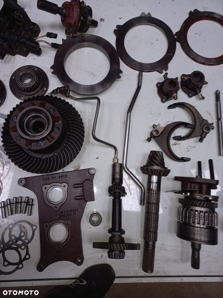 Case 5140 5130 5150 maxum kosz atak silnik zwolnice sterownik 1964762C2.1341161C2,1341098C1,1345850C1, 1345851C1,PIASTA,koło ataku,wałek,kosz rewersu,napędu,półbiegów,wom ,rozdzielacz,licznik,podnośnik,zawór,1995153C1,1995143C1,1346372C,1995262C1,A186746,144299A3,86Z,73Z,134585C2,1995393C2,19955383C2,A188035,115463A1.Case kosz sprzęgłowy biegów,wałek skrzyni 1995393C1,1995393C2,113557A1,1995208C1,5120,5140,5250,mx 90c,mx120,mx135,maccormick MTX,Maxxum wałek rewersu,półbiegów,napędu,koło zębate,przesówka,synchronizator. - 9