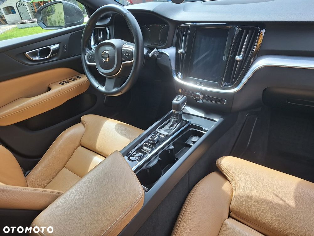 Volvo V60 D4 Momentum Pro - 11