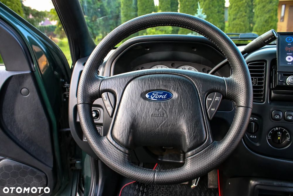 Ford Maverick 3.0 V6 Limited - 27