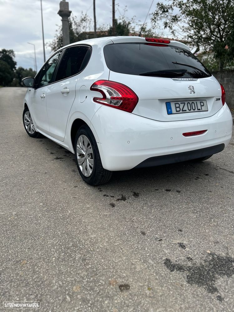 Peugeot 208 ver-1-2-puretech-style - 5