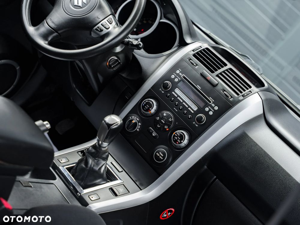 Suzuki Grand Vitara 2.0 Comfort Limited - 19